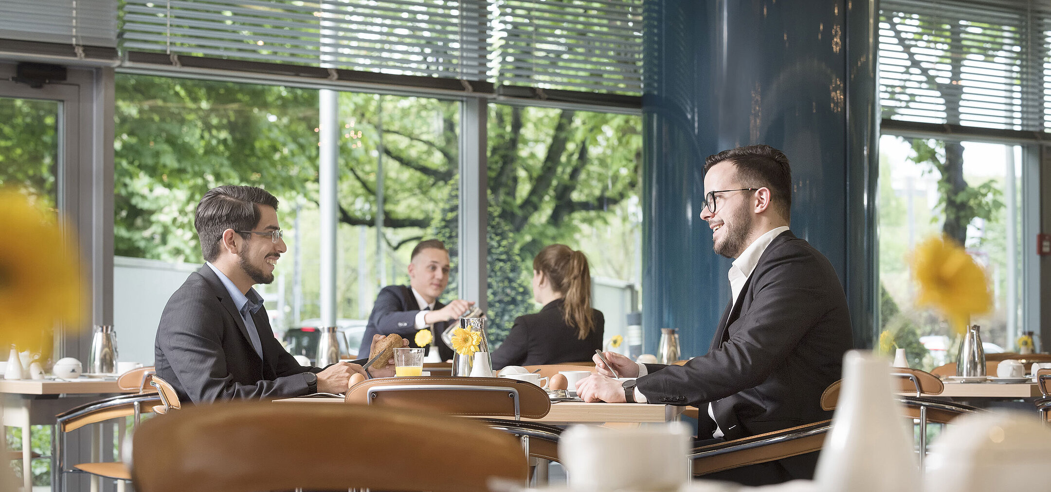 Ambiente Restaurant with front cooking  Guests enjoying a relaxed breakfast at the bright Ambiente restaurant at Maritim Hotel Frankfurt.