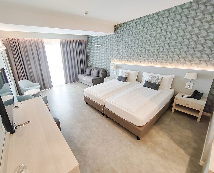Superior room Spacious room at Maritim Resort Calabria with twin bed, sofa, desk and bright design
