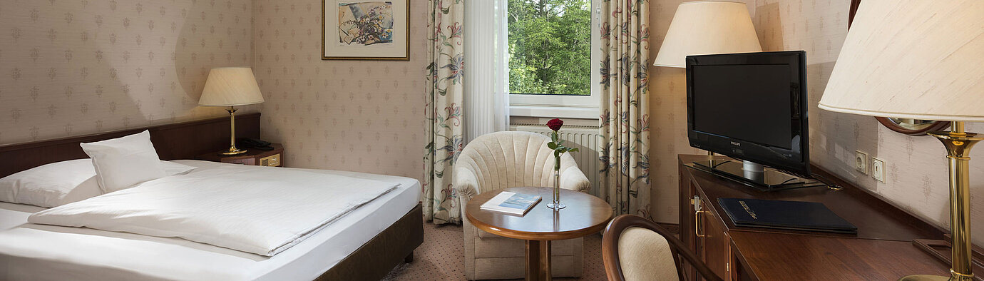 Cosy single room with window view and desk at Maritim Hotel Bad Wildungen