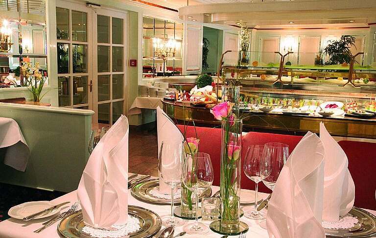 Restaurant at Maritim Hotel Bad Wildungen with buffet and floral decoration