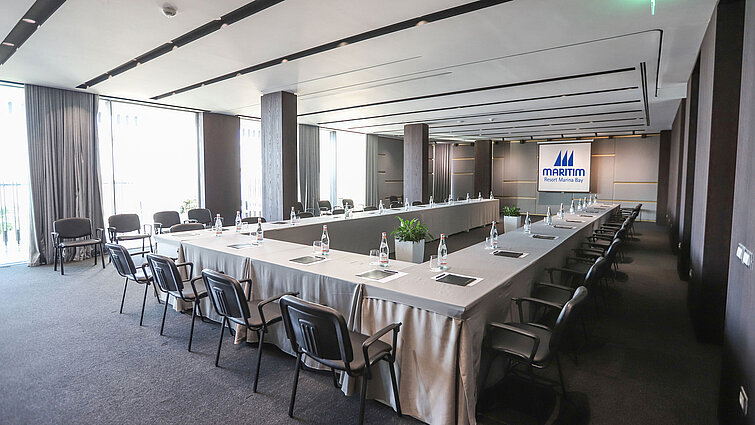 Bright meeting room at Maritim Resort Marina Bay with modern equipment and U-shaped seating