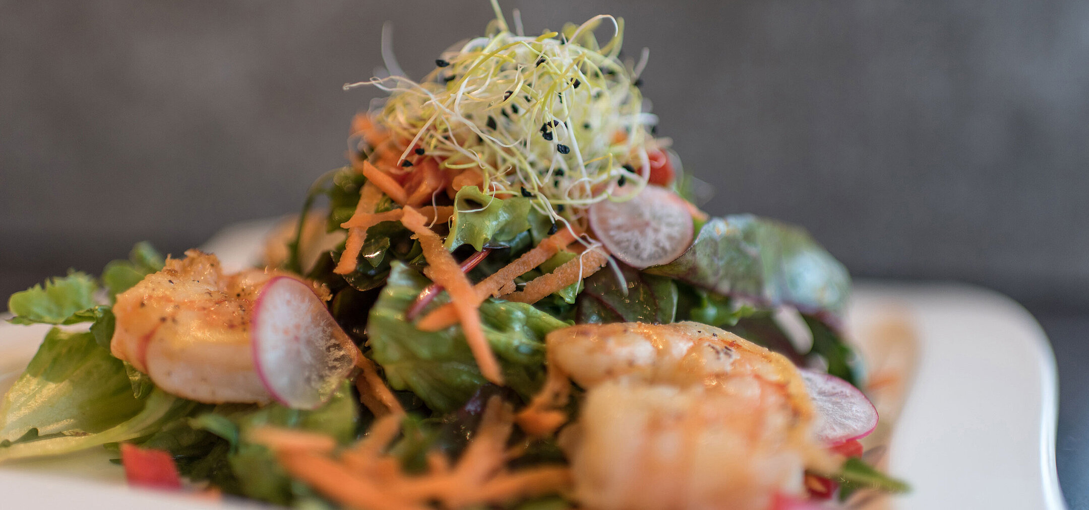 Salad with prawns
