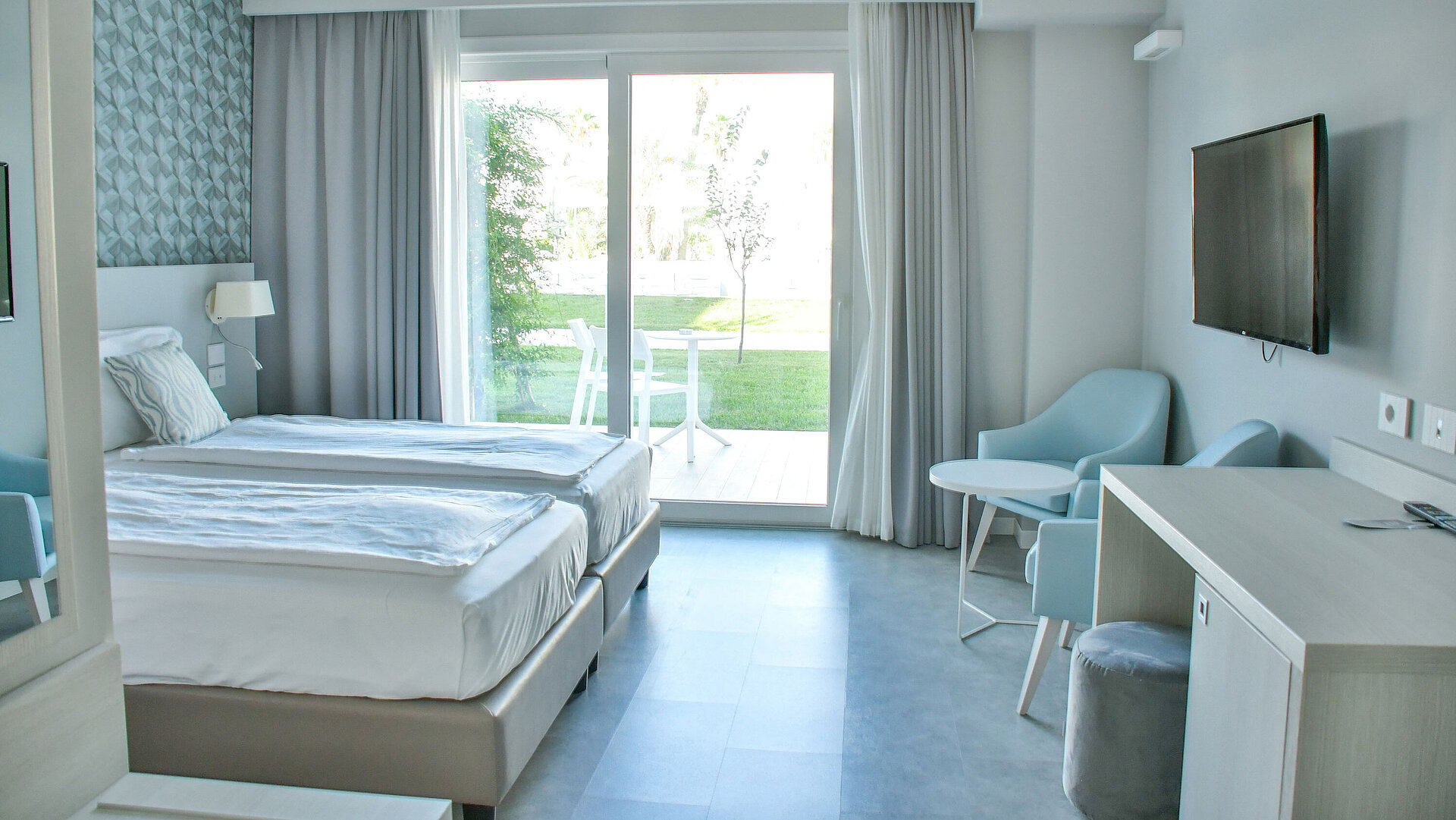 Double room Bright room at Maritim Resort Calabria with terrace and garden view