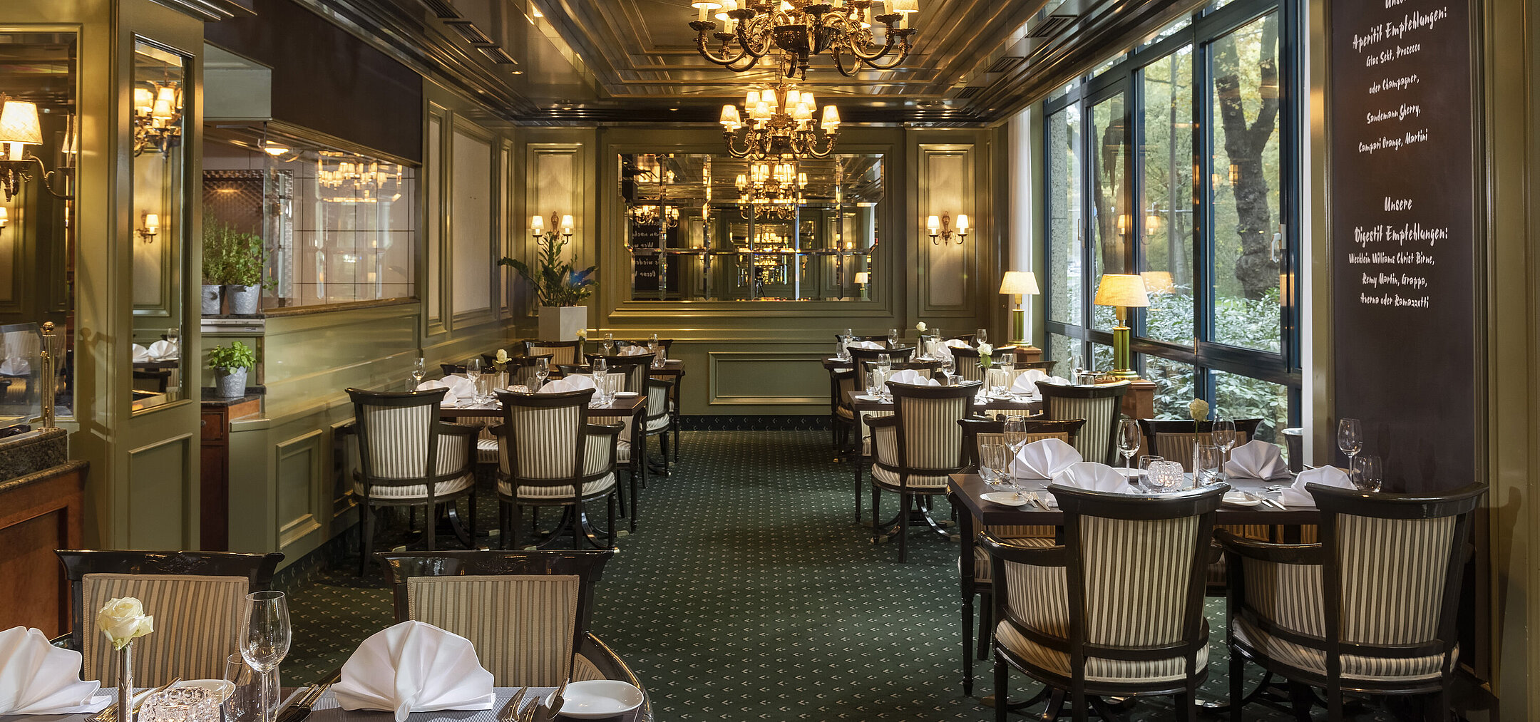 L'Echalote Restaurant Elegant L'Echalote restaurant in the Maritim Hotel Bremen, stylish decor and set tables for a refined dining experience.