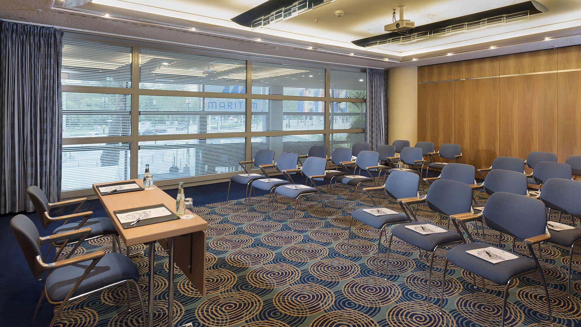 Modern conference room at Maritim Hotel Frankfurt with seating and table setup for meetings or seminars.