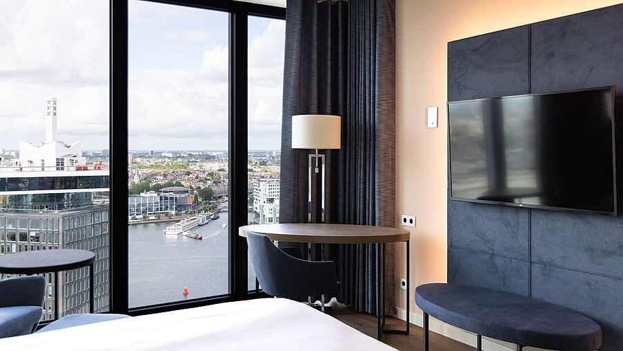 Seating area with table and view over Amsterdam in Maritim Hotel Amsterdam