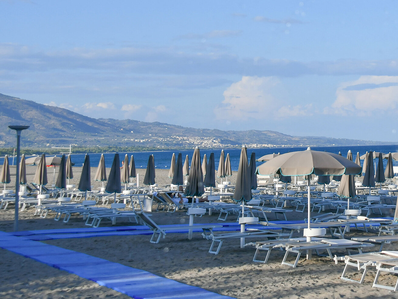 Private hotel beach with sunbeds Numerous loungers and umbrellas on the hotel’s beach at Maritim Resort Calabria