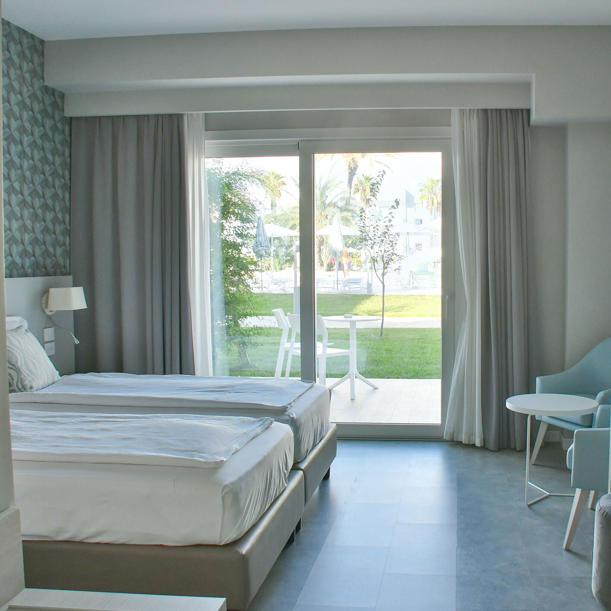 Room Bright room at Maritim Resort Calabria with terrace and garden view