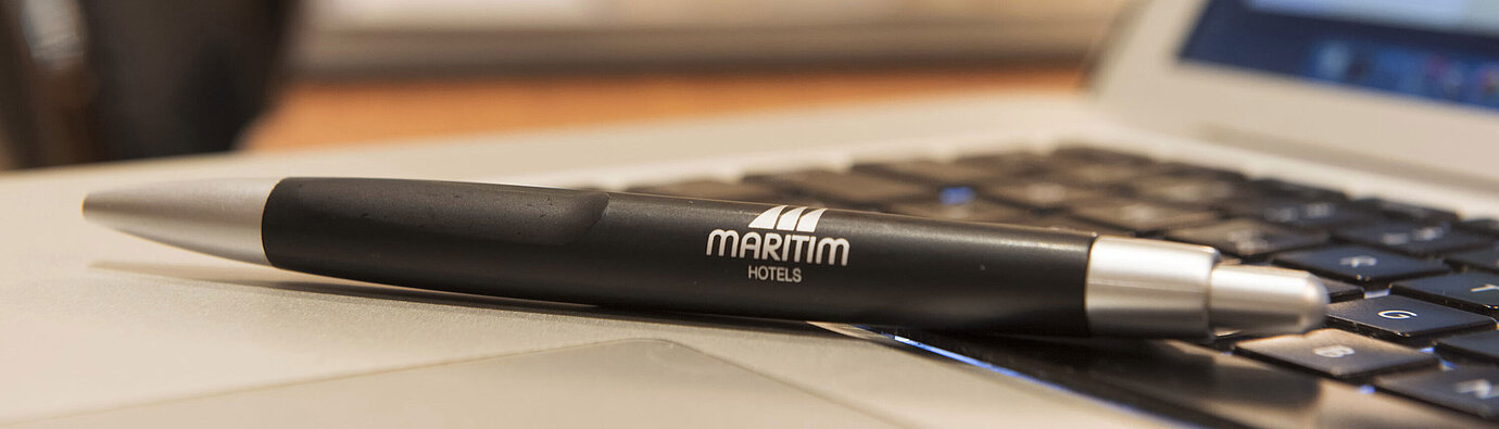 Detail view of meeting room Maritim-branded pen on laptop in the meeting room of the Maritim Hotel Munich