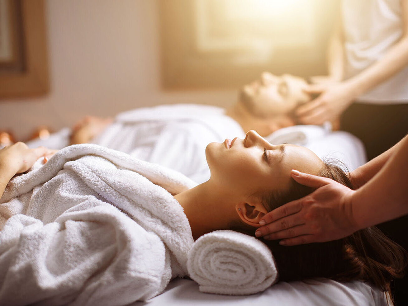 © alfa27 - AdobeStock.com Couple enjoying relaxing head and neck massage at the spa in white bathrobes