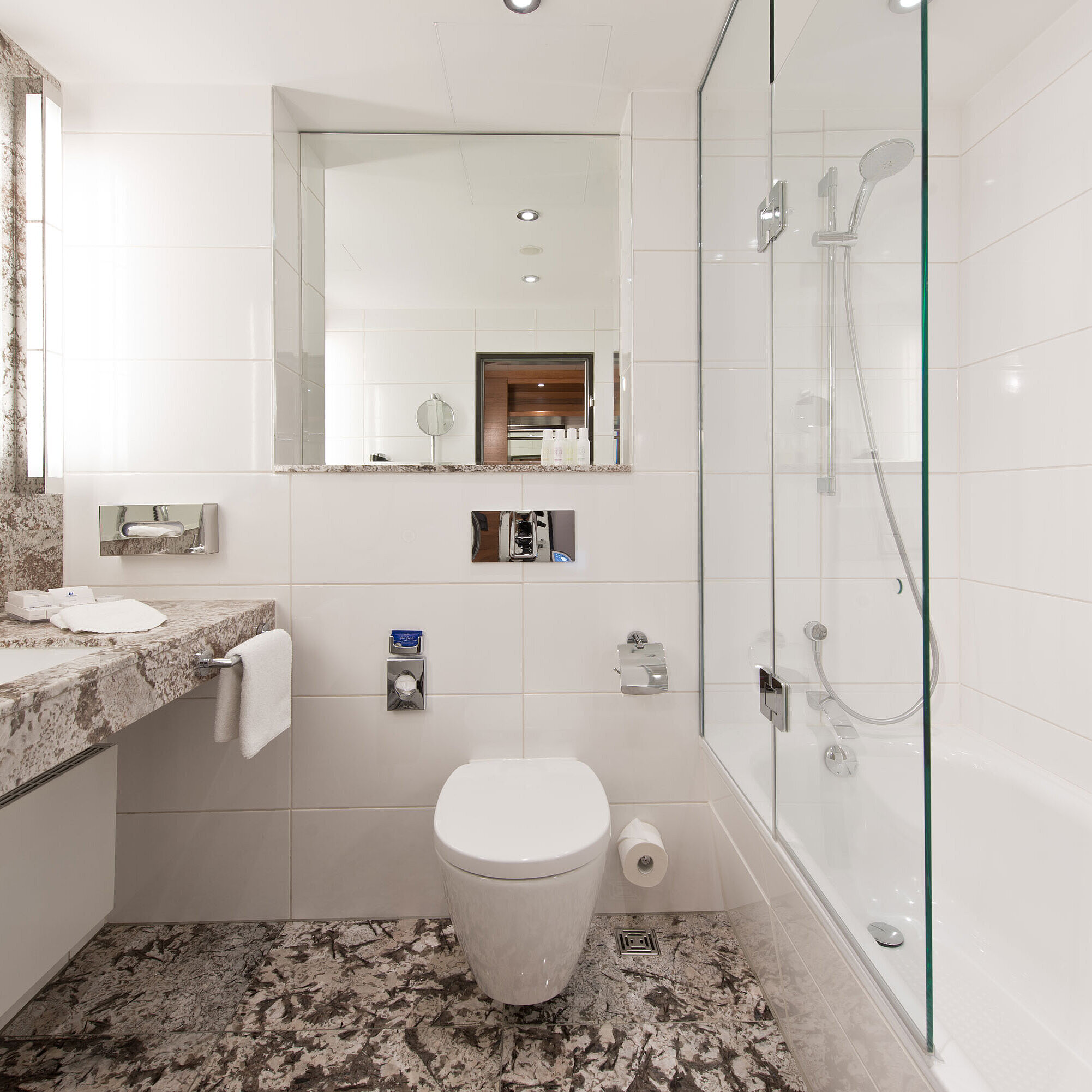 Bathroom Bright bathroom at Maritim Hotel Bad Homburg with modern bathtub and elegant marble design.