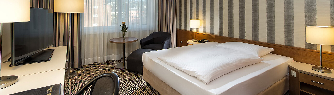 Classic Comfort room Modern single room with desk, large window and city view at Maritim Hotel Stuttgart