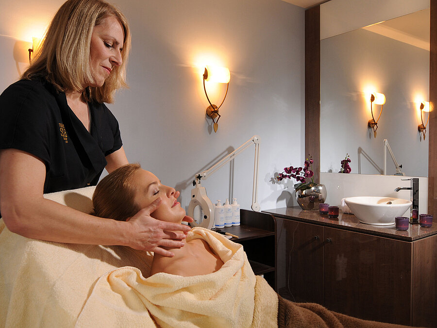 Facial treatment Relaxing facial massage in the spa of Maritim Hotel Travemünde with professional beautician