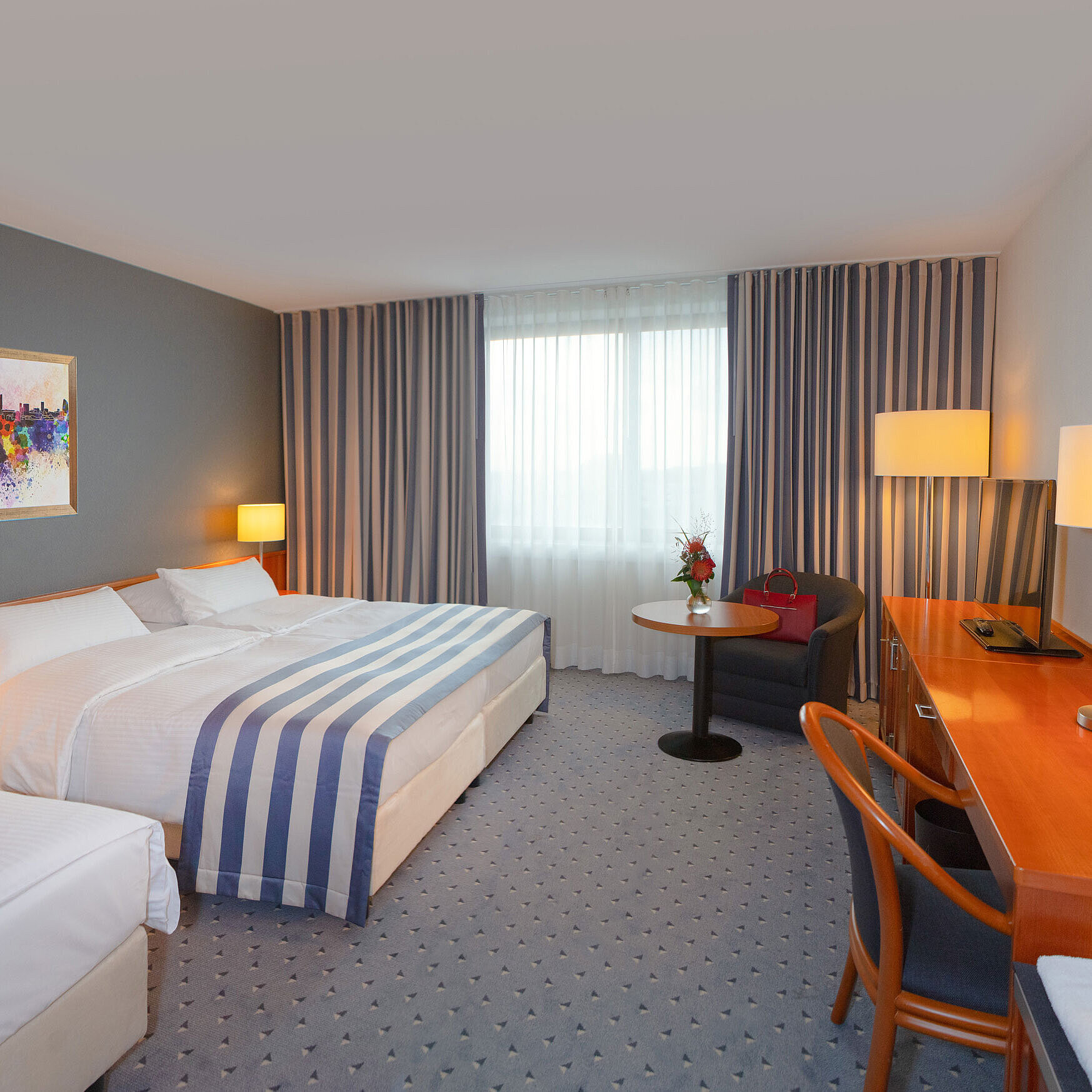 Classic Family room Family room at Maritim Hotel Ulm with cozy seating area and warm colors.