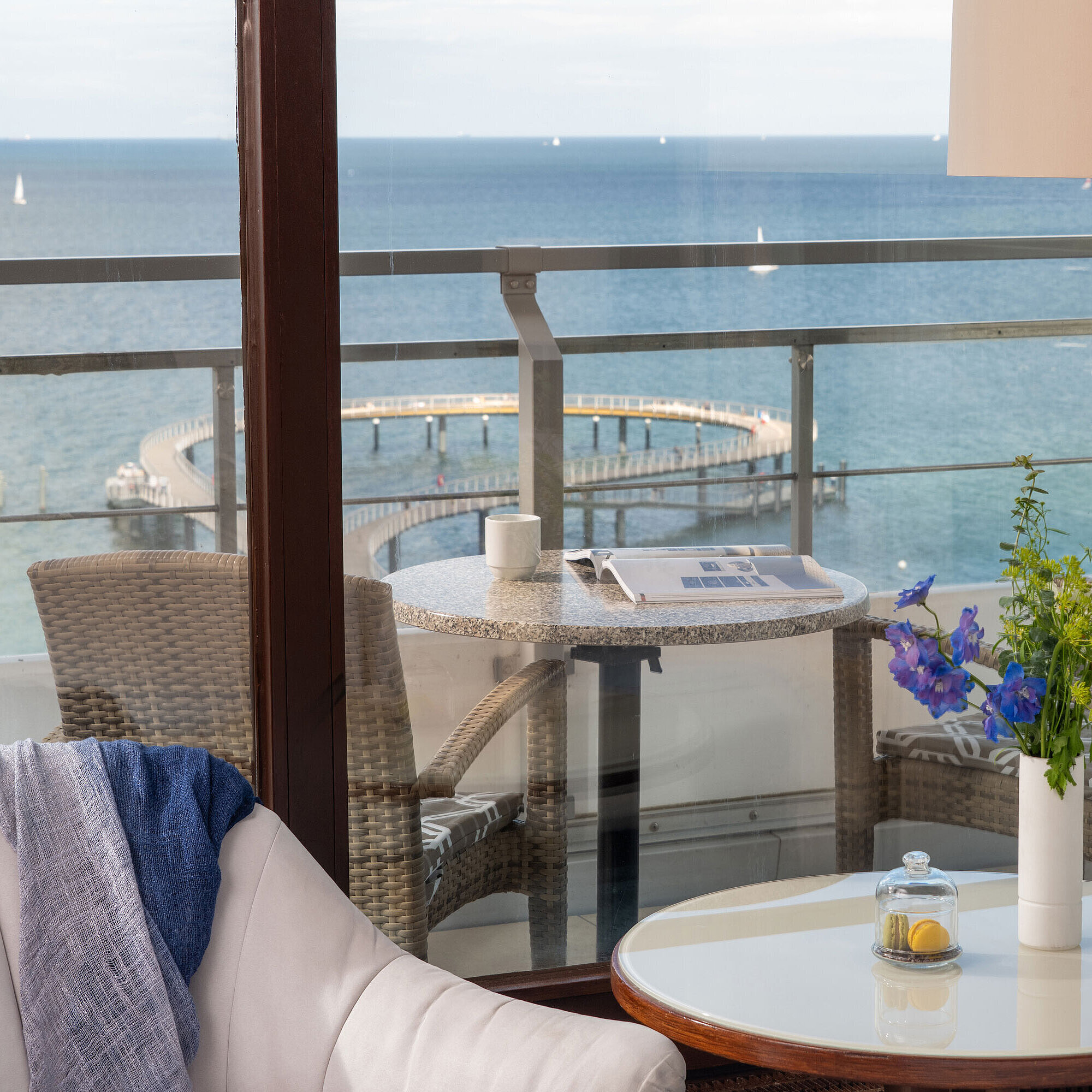 SuperiorPlus room Cosy sitting area at Maritim Seehotel Timmendorfer Strand with view of pier and Baltic Sea