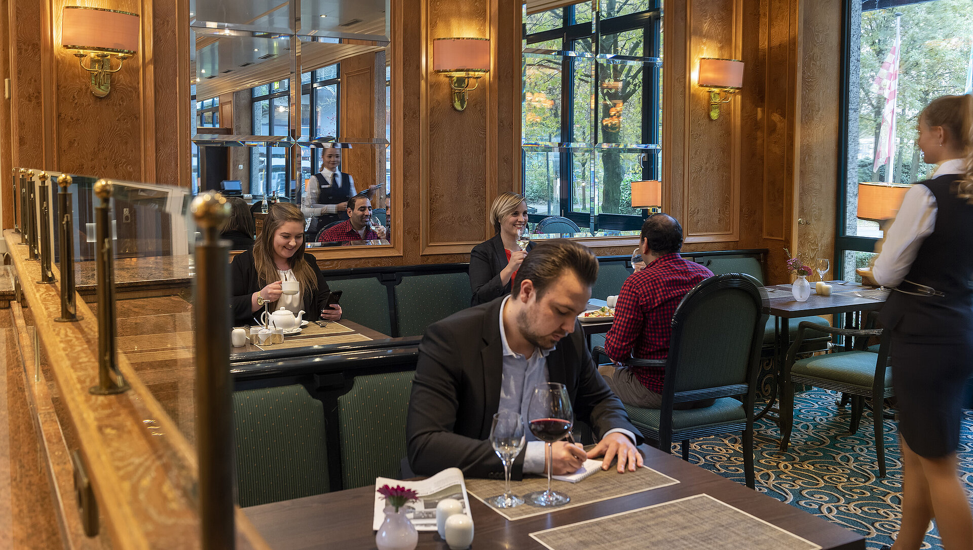 Brasserie Restaurant  Guests enjoy their meal and relax in the elegant Brasserie of Maritim Hotel Bremen with friendly service and stylish ambiance